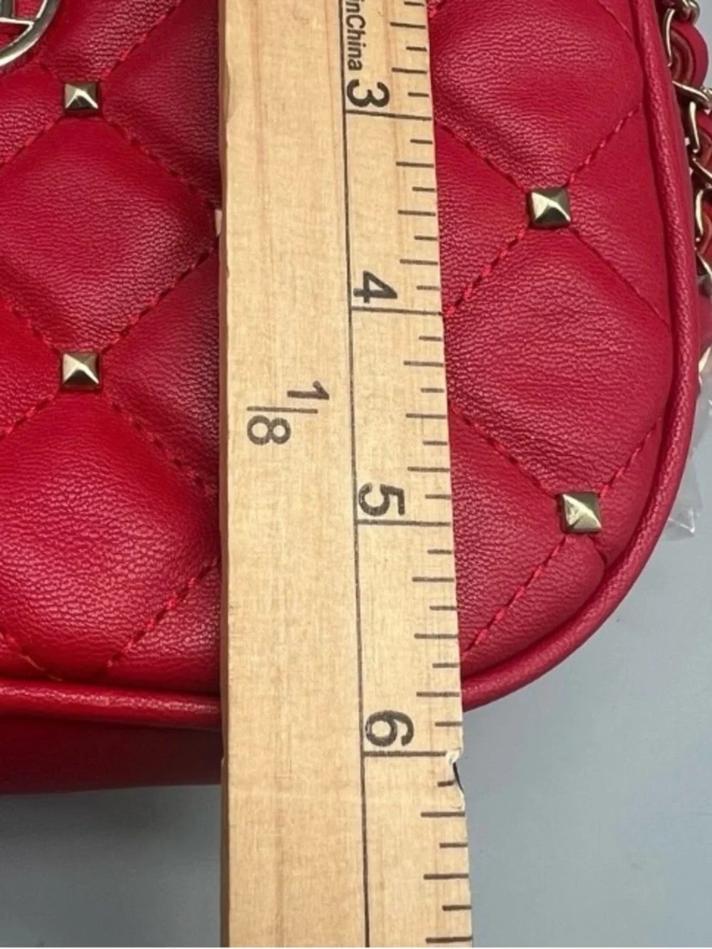 Badgley Mischka Red Diamond Quilted Chain Camera Bag - NWT! - Picture 7 of 9
